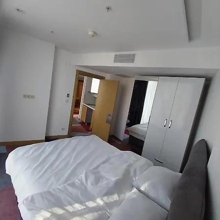 5 Person Luxury Apartment *